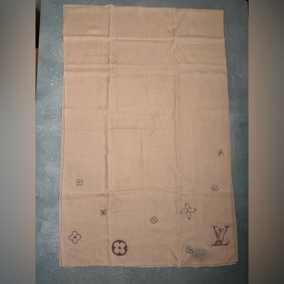 Louis Vuitton 100% Cashmere Made in Italy Shawl - Picture 2 of 4